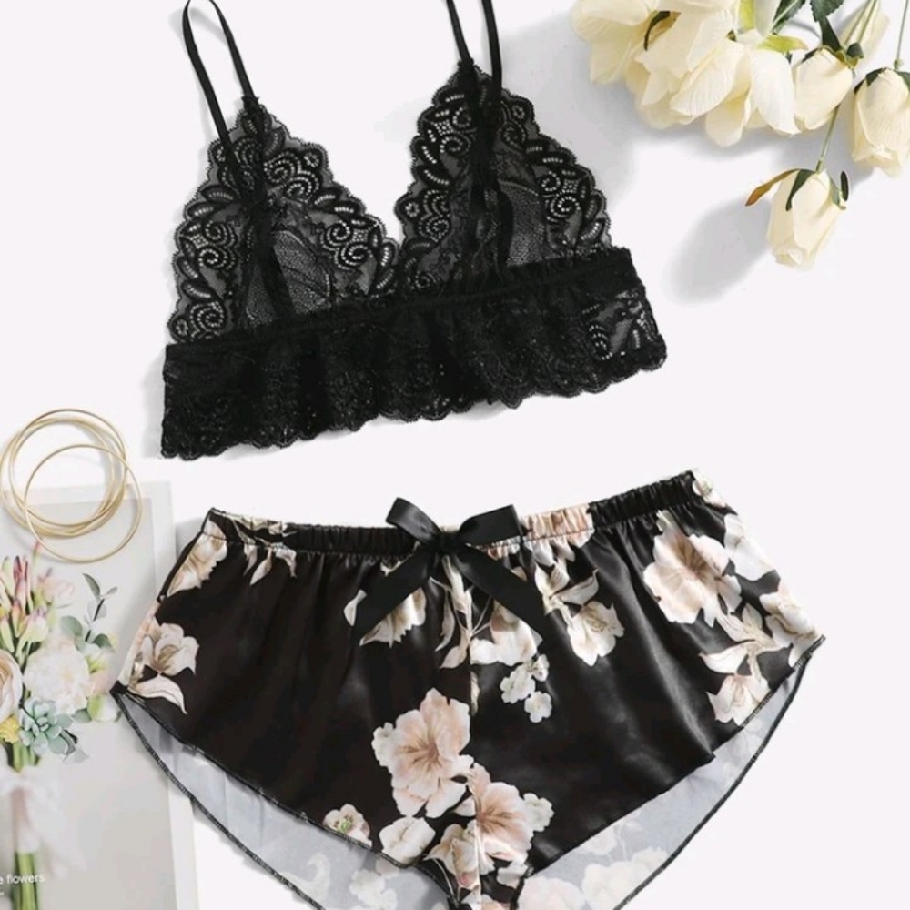 Floral Lace Bralette With Floral Print Shorts MEDIUM